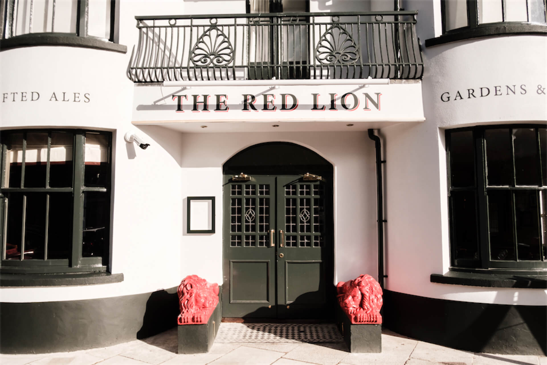 The Red Lion Fuller's Pub and Restaurant in Barnes